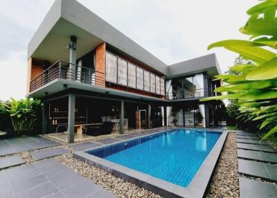 3 Bedroom Lakeside Pool Villa ในดอยสะเก็ด