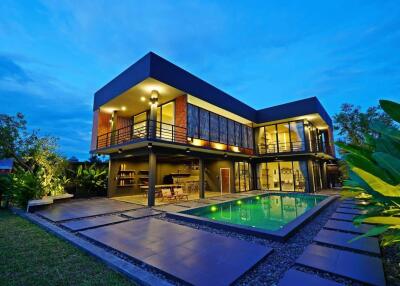 3 Bedroom Lakeside Pool Villa ในดอยสะเก็ด