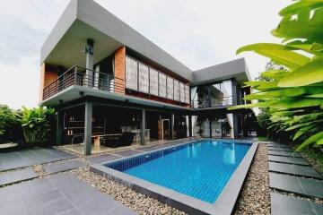 3 Bedroom Lakeside Pool Villa ในดอยสะเก็ด