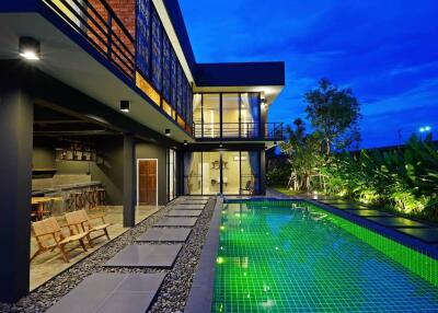 3 Bedroom Lakeside Pool Villa ในดอยสะเก็ด