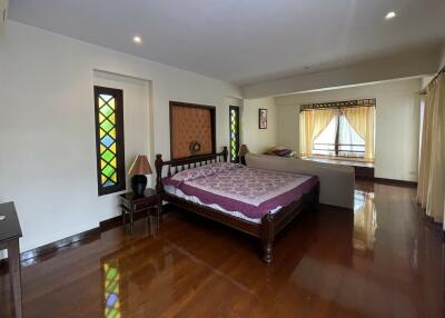 Luxury 5 Bedroom Lakeside Pool Villa in Doi Saket