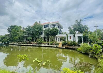 2,000 Sqm., 4 Beds, 6 Baths House listed for ฿ 65,000,000.