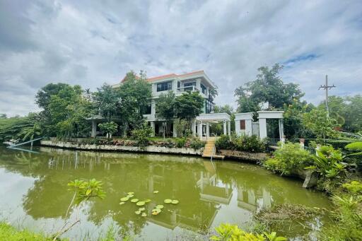 2,000 Sqm., 4 Beds, 6 Baths House listed for ฿ 65,000,000.