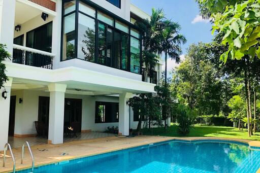 Luxurious 4 Bedroom Pool Villa in Doi Saket