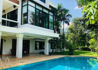 Luxurious 4 Bedroom Pool Villa in Doi Saket