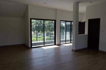 4 Bedroom Unfurnished Pool Villa in City