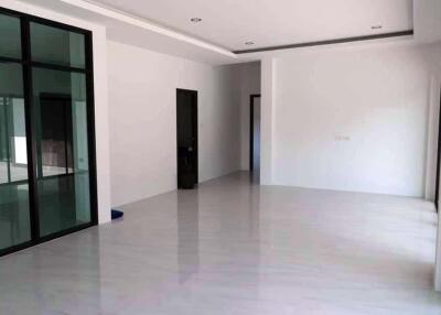 4 Bedroom Unfurnished Pool Villa in City