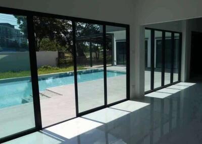 4 Bedroom Unfurnished Pool Villa in City