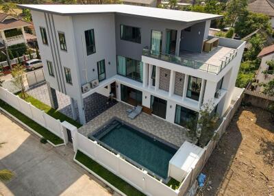 6 Bedroom Pool Villa in San Sai