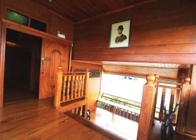 Old Wood Lanna 4 Bedroom in The City