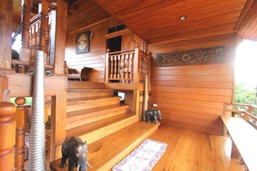 Old Wood Lanna 4 Bedroom in The City