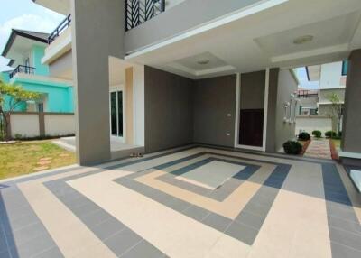 Covered carport with modern design