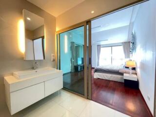 Modern bedroom with en-suite bathroom