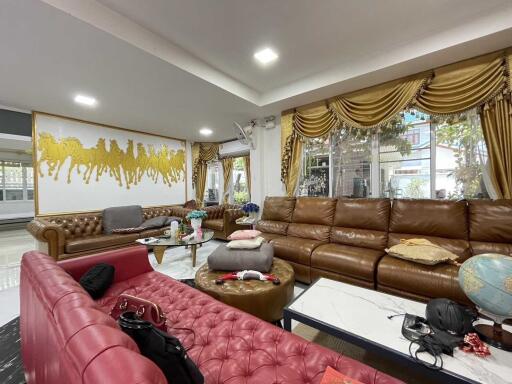 Spacious and well-decorated living room with leather sofas