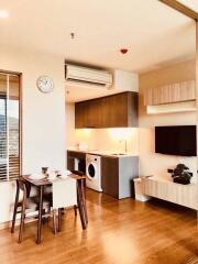 Modern open-plan kitchen and dining area