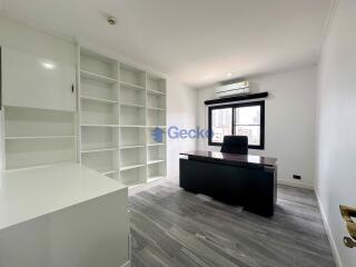 4 Bedrooms Condo in Siam Oriental condominium Pratumnak C011707