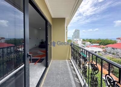 4 Bedrooms Condo in Siam Oriental condominium Pratumnak C011707