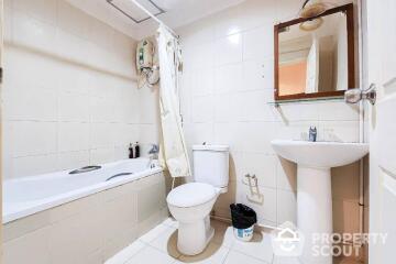 1-BR Serviced Apt. near BTS Chong Nonsi