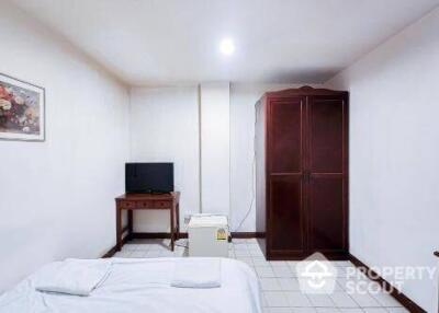 1-BR Serviced Apt. near BTS Chong Nonsi