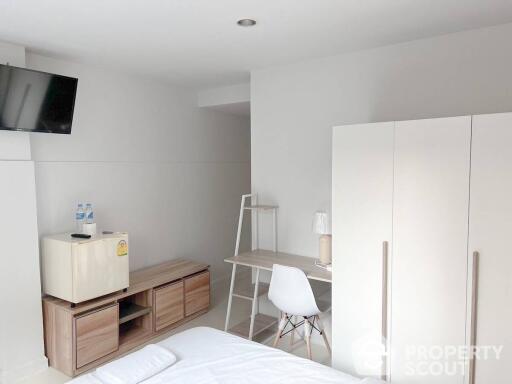 1-BR Serviced Apt. near BTS Chong Nonsi