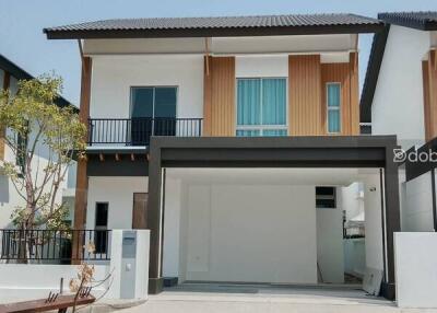 A two-story detached house with 3 bedrooms and 3 bathrooms, located within a project near the prestigious international school, “Panyaden International School.