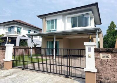 3 Bedroom in in Vararom Charoenmuang in the City