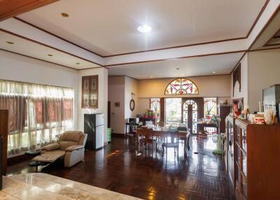 528 Sqm., 4 Beds, 6 Baths House listed for ฿ 25,000,000.