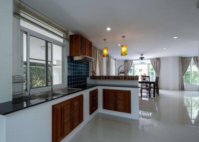 4 Bedroom Pool Villa in Wang Tan Hang Dong