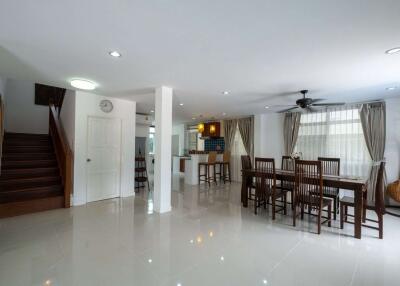 4 Bedroom Pool Villa in Wang Tan Hang Dong