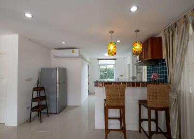 4 Bedroom Pool Villa in Wang Tan Hang Dong