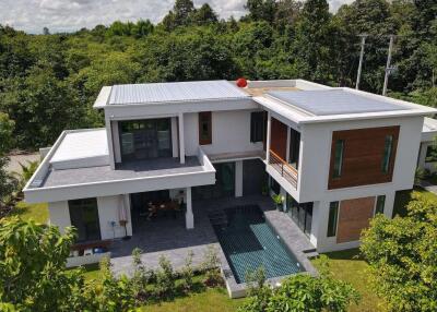 Modern 3 Bedroom Pool Villa in Hang Dong