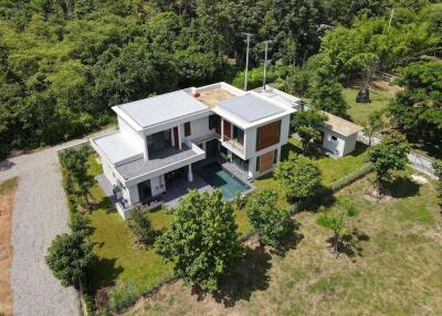 Modern 3 Bedroom Pool Villa in Hang Dong