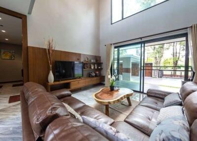 Modern 4 Bedroom Pool Villa in Hang Dong