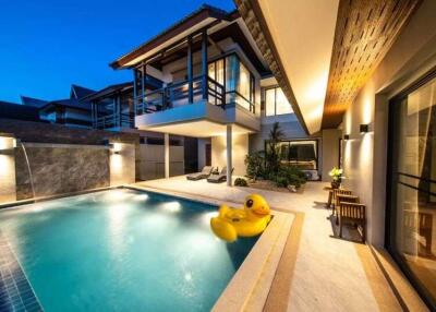 Modern 4 Bedroom Pool Villa in Hang Dong