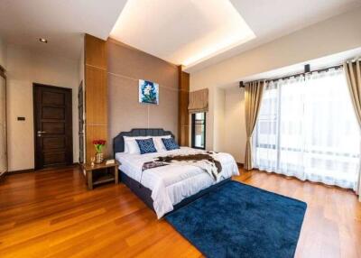 Modern 4 Bedroom Pool Villa in Hang Dong