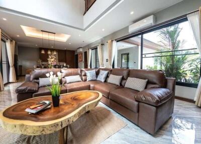 Modern 4 Bedroom Pool Villa in Hang Dong