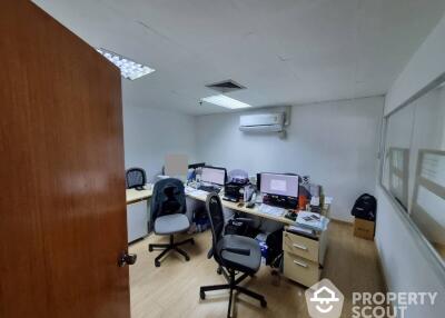 Office Space for Rent and Sale in Khlong Toei Nuea