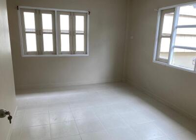 Empty bedroom with windows