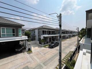 A view of a suburban neighborhood with modern houses and parked cars