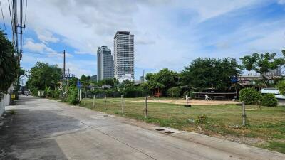 View of surrounding neighborhood with high-rise buildings