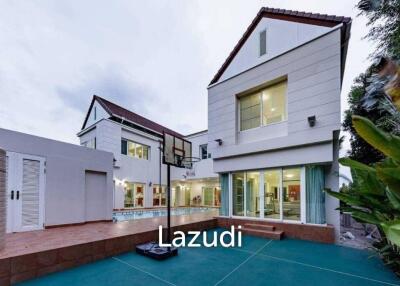 Luxurious Family Villa for Sale and Rent at Phuket Boat Lagoon