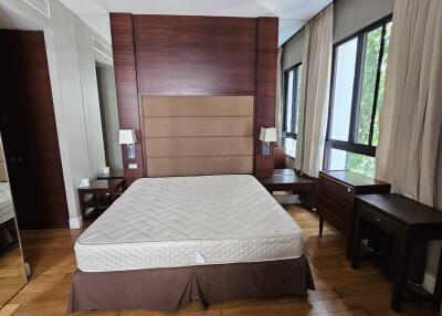 Quiet Spacious Condo Sukhumvit 49