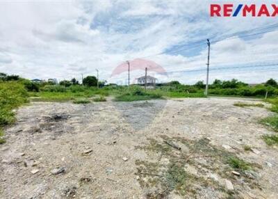 800 Sqm. Land listed for ฿ 7,400,000.