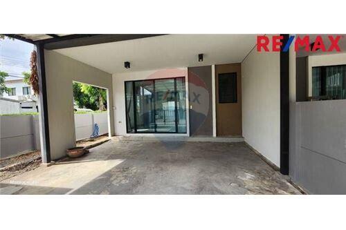 130 Sqm., 3 Beds Condo listed for ฿ 3,390,000.