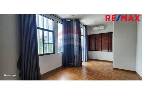 130 Sqm., 3 Beds Condo listed for ฿ 3,390,000.