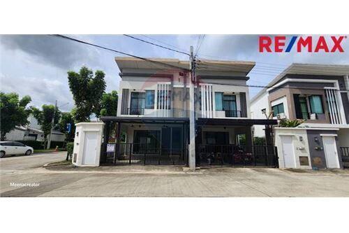 130 Sqm., 3 Beds Condo listed for ฿ 3,390,000.