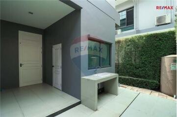 560 Sqm., 5 Beds Townhouse listed for ฿ 33,000,000.