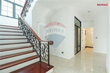 560 Sqm., 5 Beds Townhouse listed for ฿ 33,000,000.