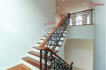 560 Sqm., 5 Beds Townhouse listed for ฿ 33,000,000.