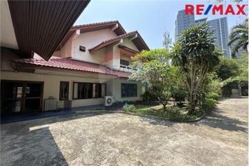 500 Sqm., 6 Beds Townhouse listed for ฿ 61,360,000.